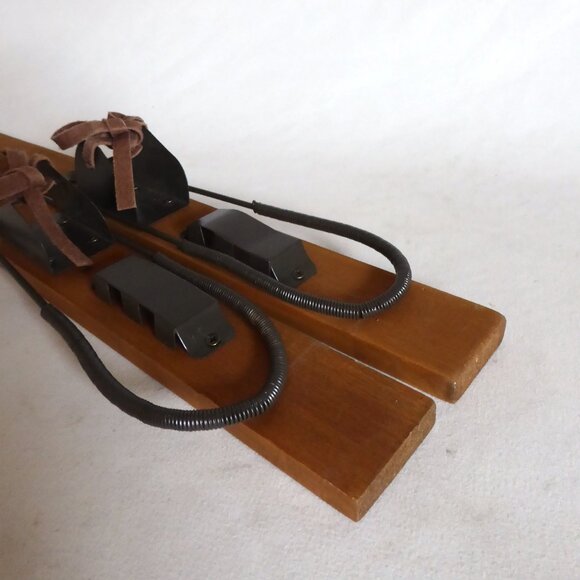 NEW 30” ELF SKI ORNAMENT WINTER HOLIDAY CHRISTMAS ANTIQUE WOOD DECOR PAIR - Picture 12 of 12